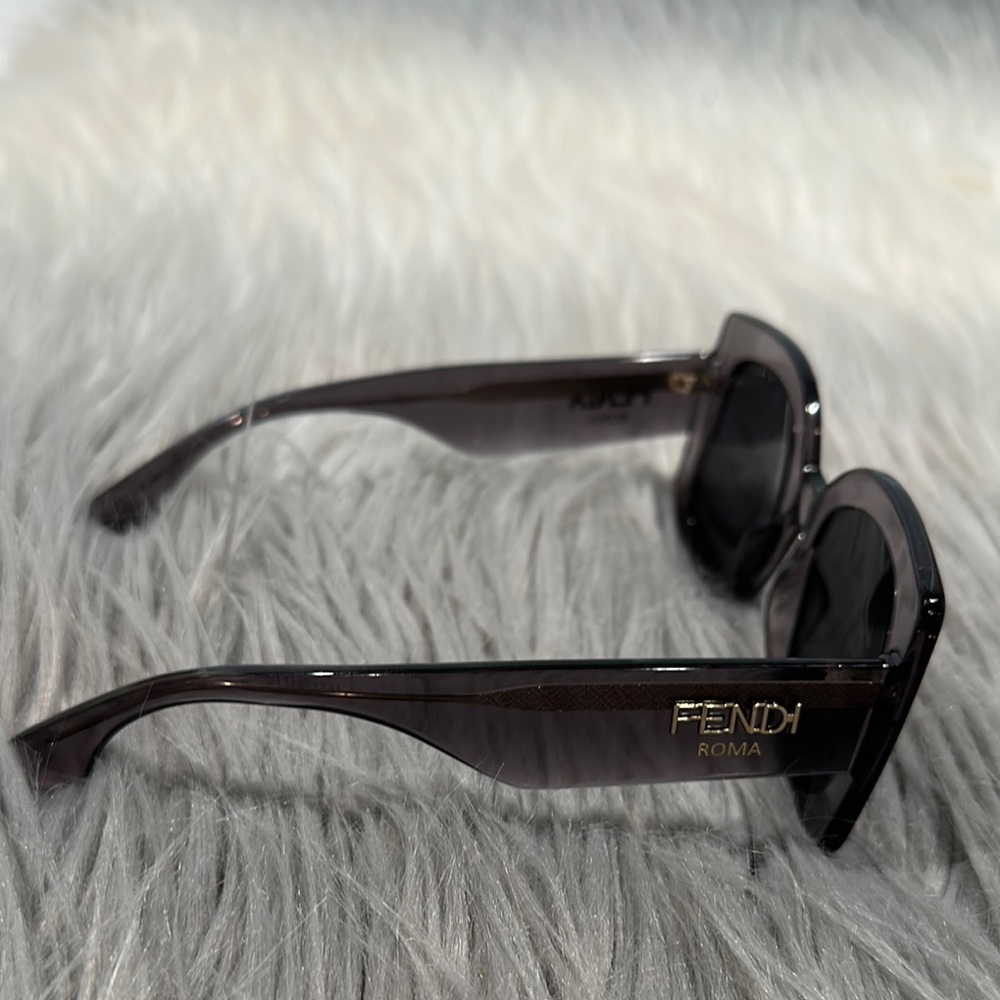 Fendi Black Oversized Cat-Eye Glasses - Picture 4 of 11